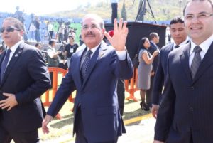 El presidente Danilo Medina a su salida de Tegucigalpa, tras el cambio de mando. Fuente: @PresidenciaRD